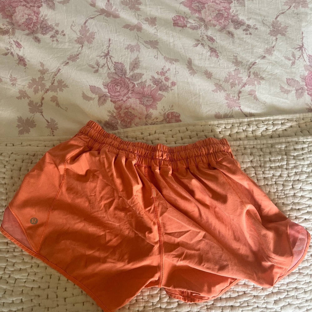 LULULEMON HOTTY HOT SHORT 4"